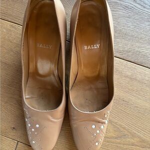 Bally Vintage Women's Beige Leather Heels with round toe
